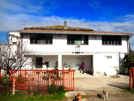 120sqm , detached farm with 7000sqm of land, sea views, walking distance to town 1
