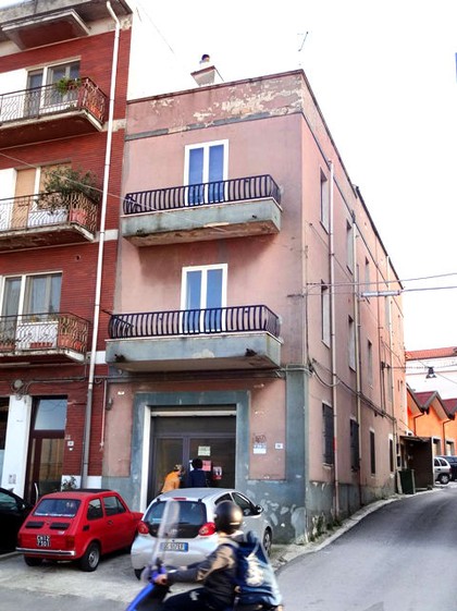 Duplex to renovate in the center of Lanciano with 40sqm Terrace. Appartamento a due livelli al centro di Lanciano, con terrazzo. 1
