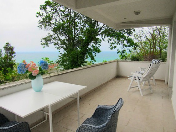 Detached, isolated villa with spectacular , open sea views, 5km to the beach and 1000sqm of private garden. 2