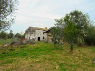 Ruin of 200sqm with barn, sea views and 1km from the town center