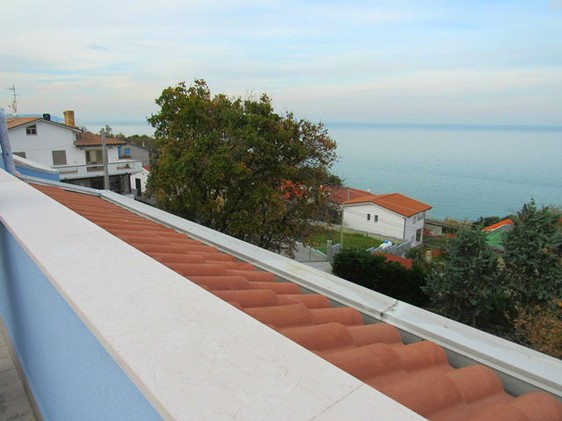 Brand new, attic apartment with 15sqm sea view terrace and garage. 1