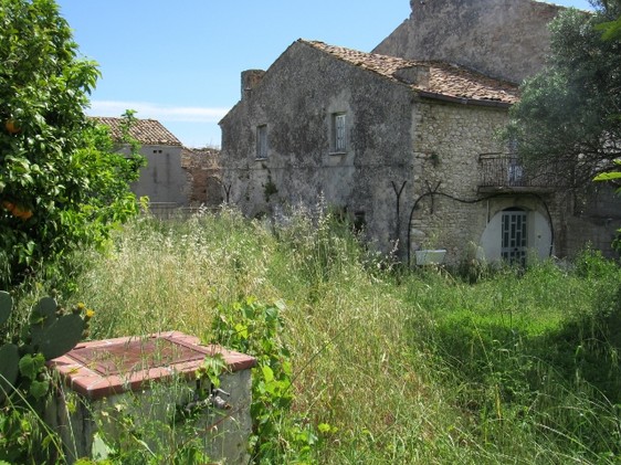 100sqm ruin with out building and 1000sqm of land 5km to Lanciano2