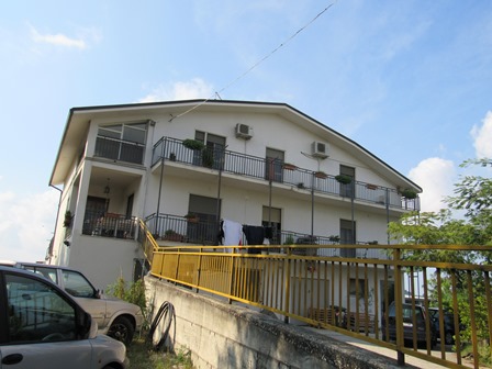 Apartment  in the center of this character full and panoramic town.2