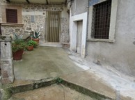 Nicely finished studio flat in the old town of Bomba1