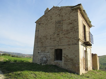 Ruin built from original brick allowing a 100sqm villa with 3,000sqm of land, with open, mountain views.1