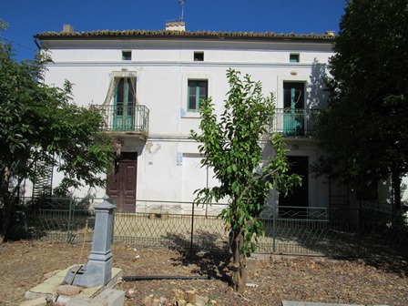 Detached farm house with 2 buildings, 3 bedrooms, garage, 1000sqm of land, peaceful location1