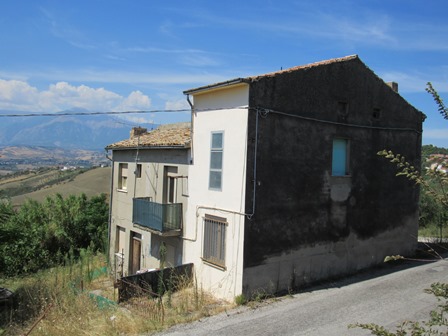 SOLD.Detached farm house with 8000sqm of land, 300 meters from the town and fantastic open mountain views. 1