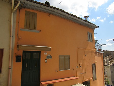 Historic, stone, recently renovated 2 bedroom town house in the historic centre of Casoli, with fantastic roof terrace 